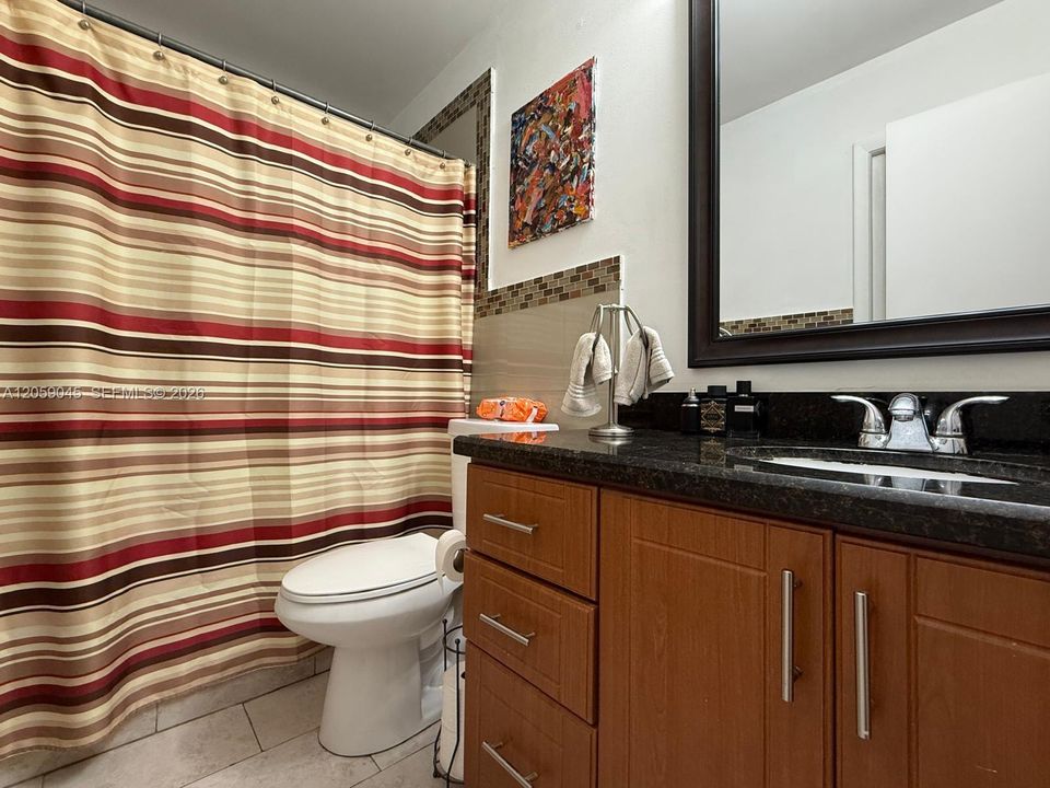 For Sale: $280,000 (2 beds, 2 baths, 924 Square Feet)