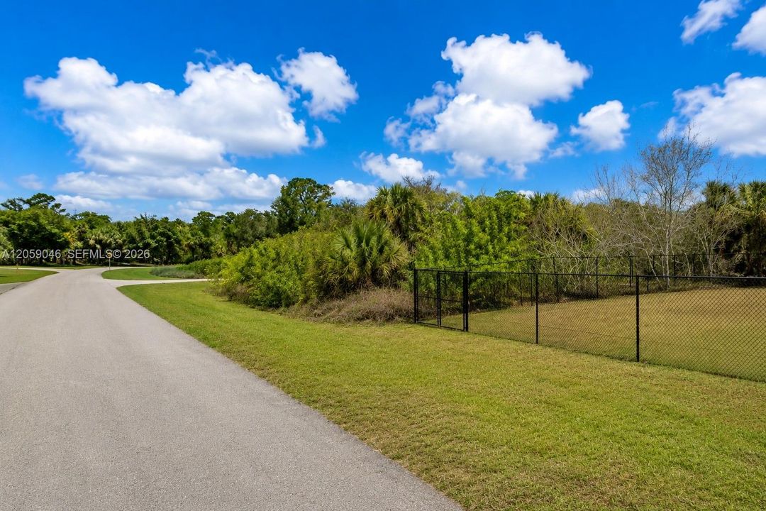 На продажу: $35,000 (0.28 acres)