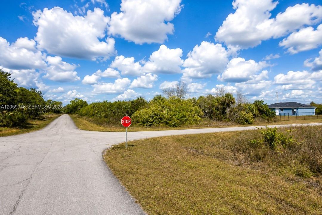 На продажу: $35,000 (0.28 acres)