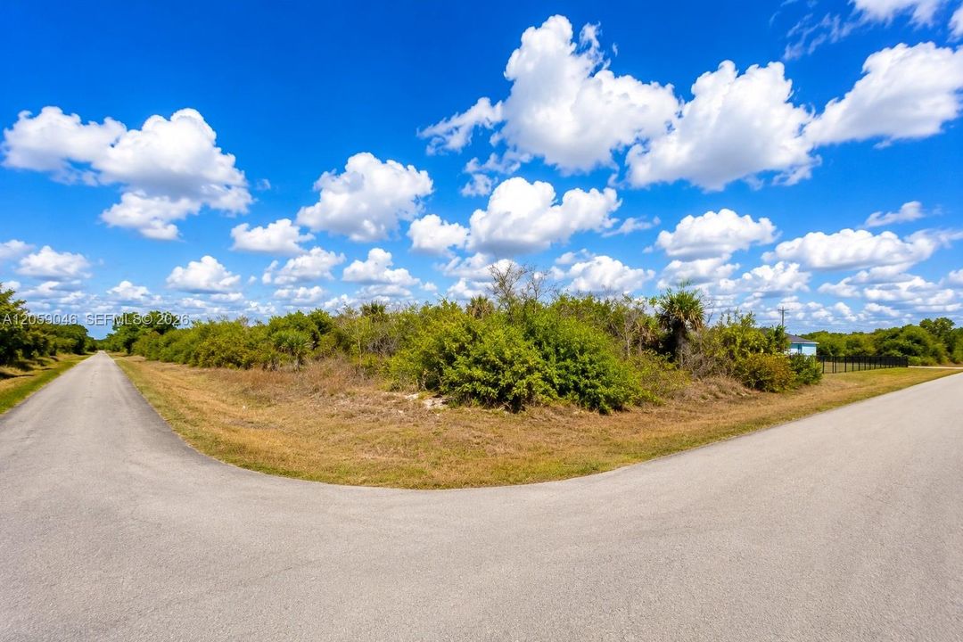На продажу: $35,000 (0.28 acres)