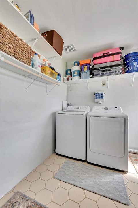 Washer/Dryer in Unit