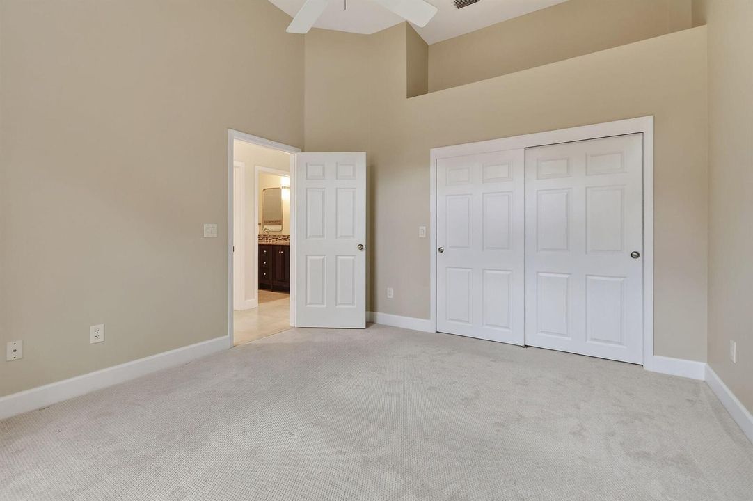 108NorthRiverDrW(63)