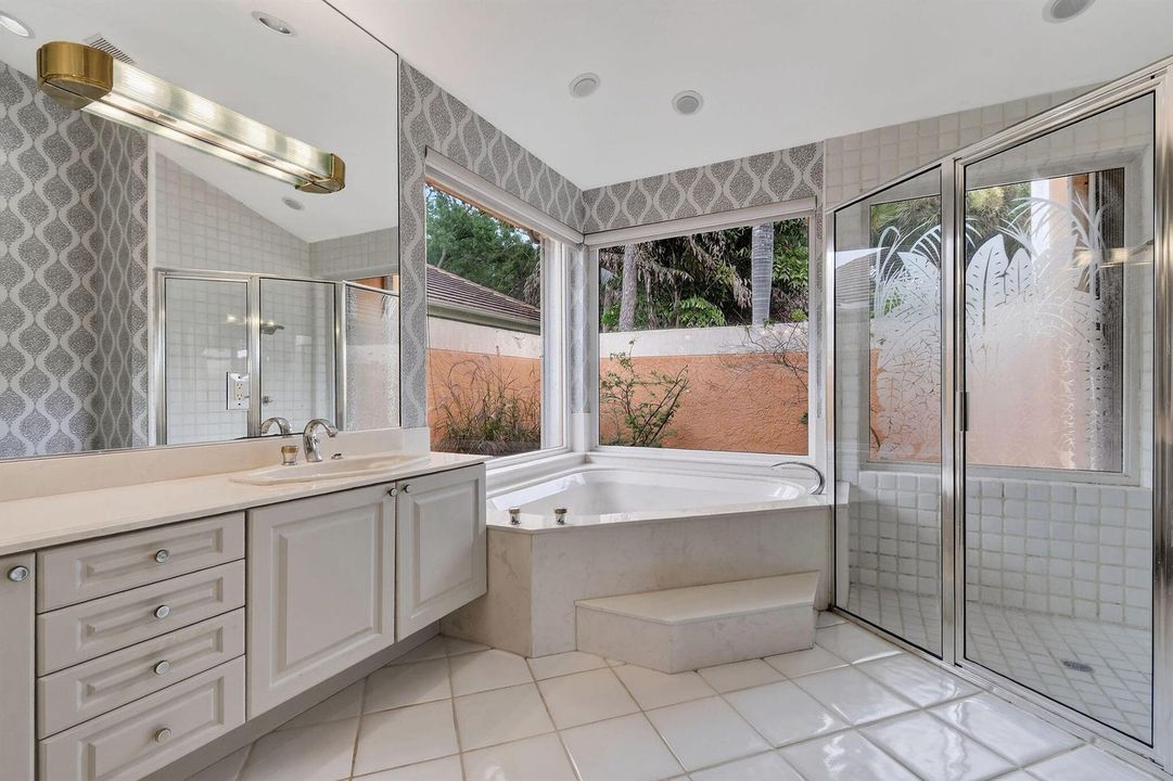 108NorthRiverDrW(45)