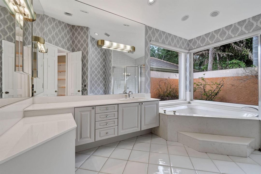 108NorthRiverDrW(44)