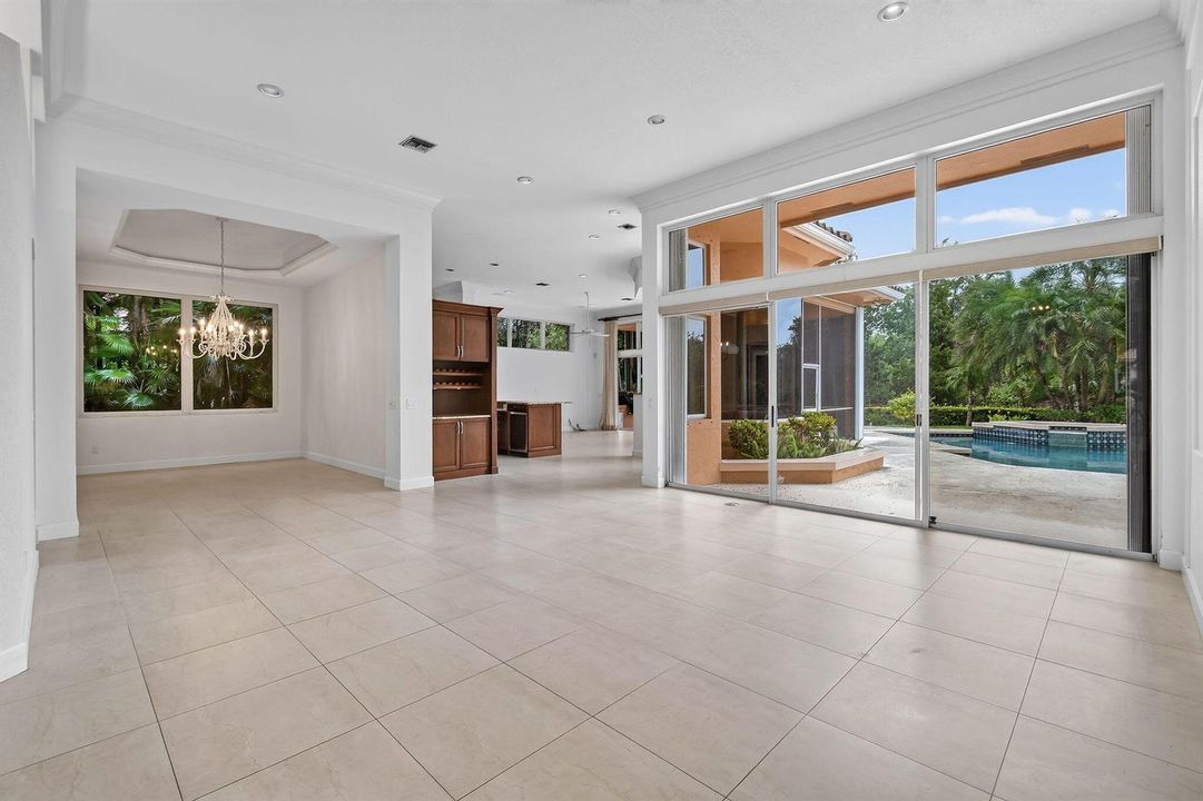 108NorthRiverDrW(13)
