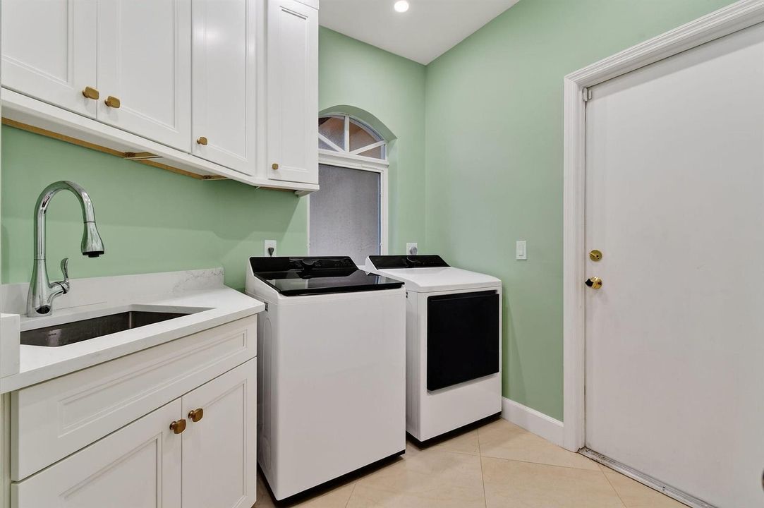108NorthRiverDrW(65)