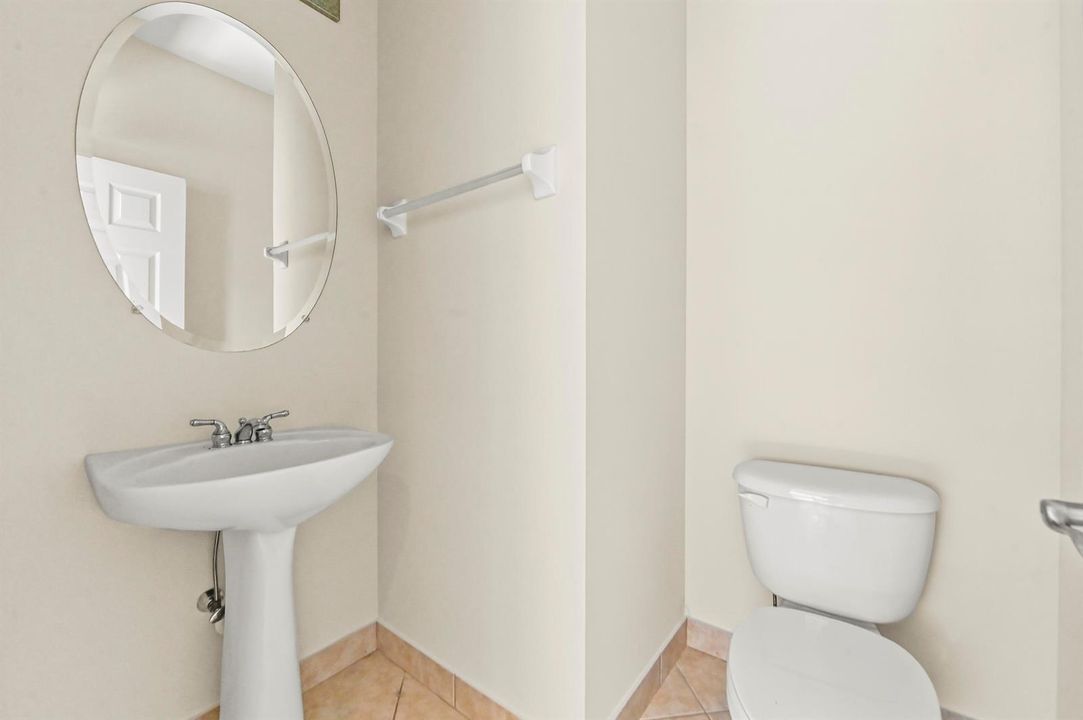 13 Bathroom 01