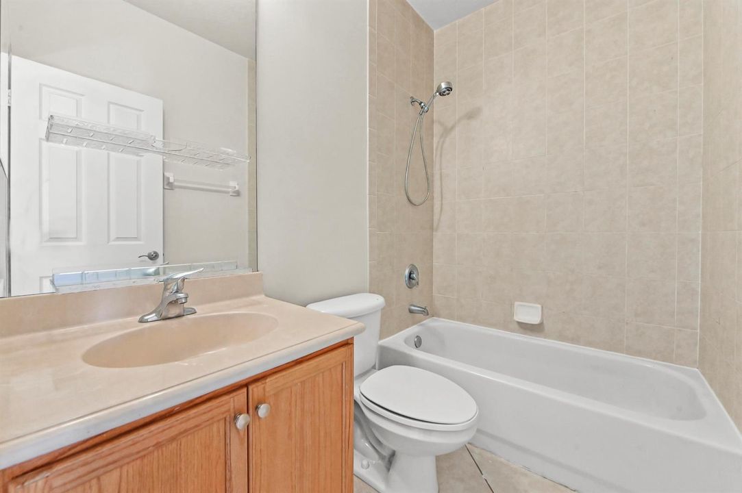25 Bathroom 01