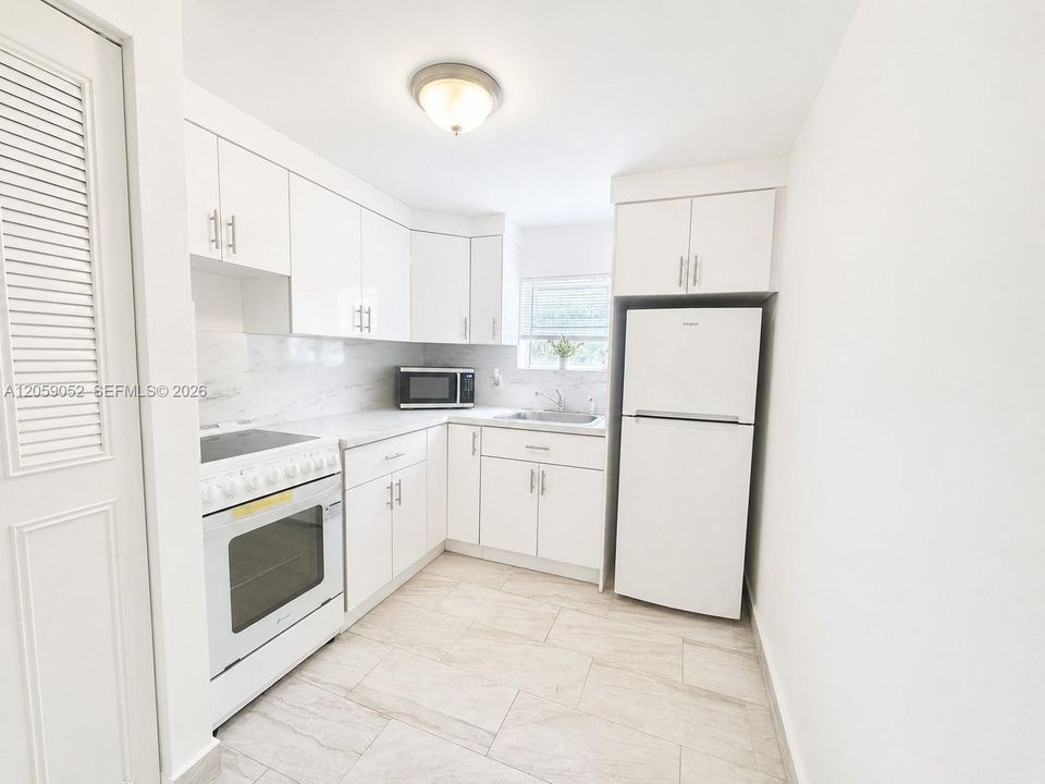 В аренду: $1,750 (1 спален, 1 ванн, 850 Квадратных фут)