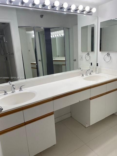main bath double sink