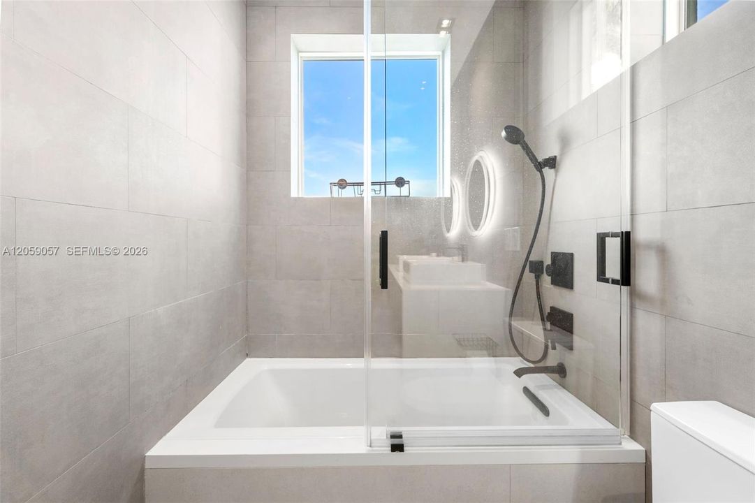На продажу: $3,995,000 (5 спален, 3 ванн, 3403 Квадратных фут)
