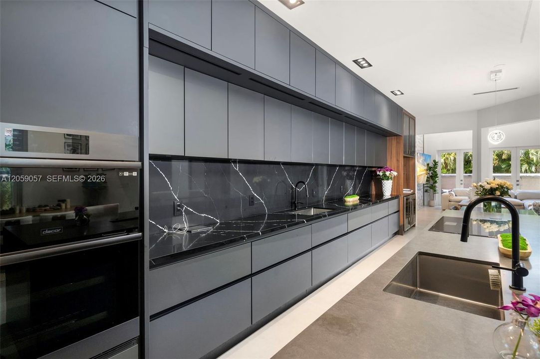 На продажу: $3,995,000 (5 спален, 3 ванн, 3403 Квадратных фут)