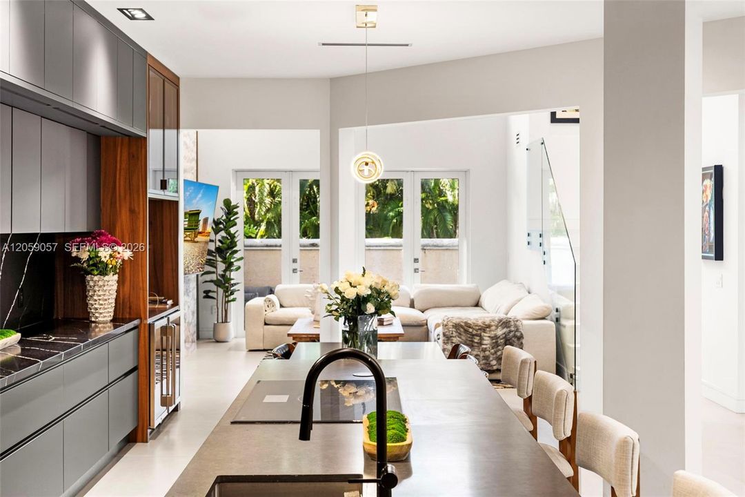 На продажу: $3,995,000 (5 спален, 3 ванн, 3403 Квадратных фут)