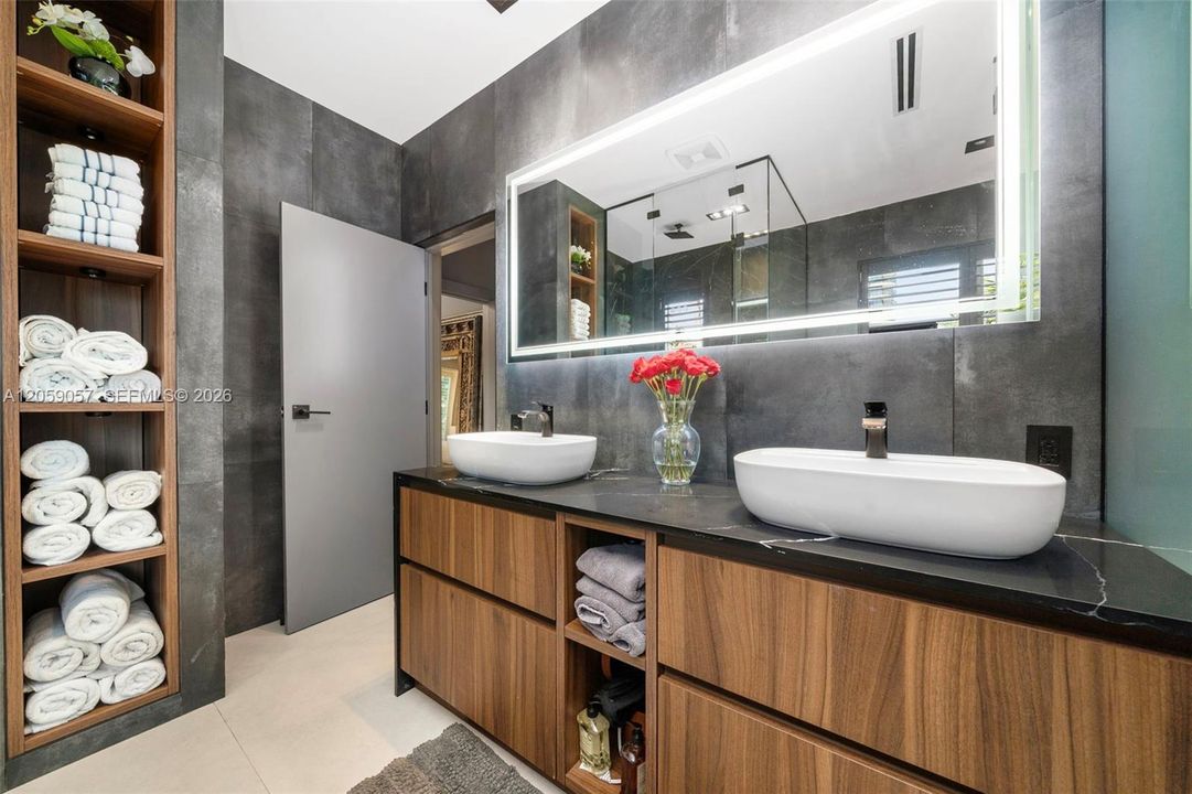На продажу: $3,995,000 (5 спален, 3 ванн, 3403 Квадратных фут)