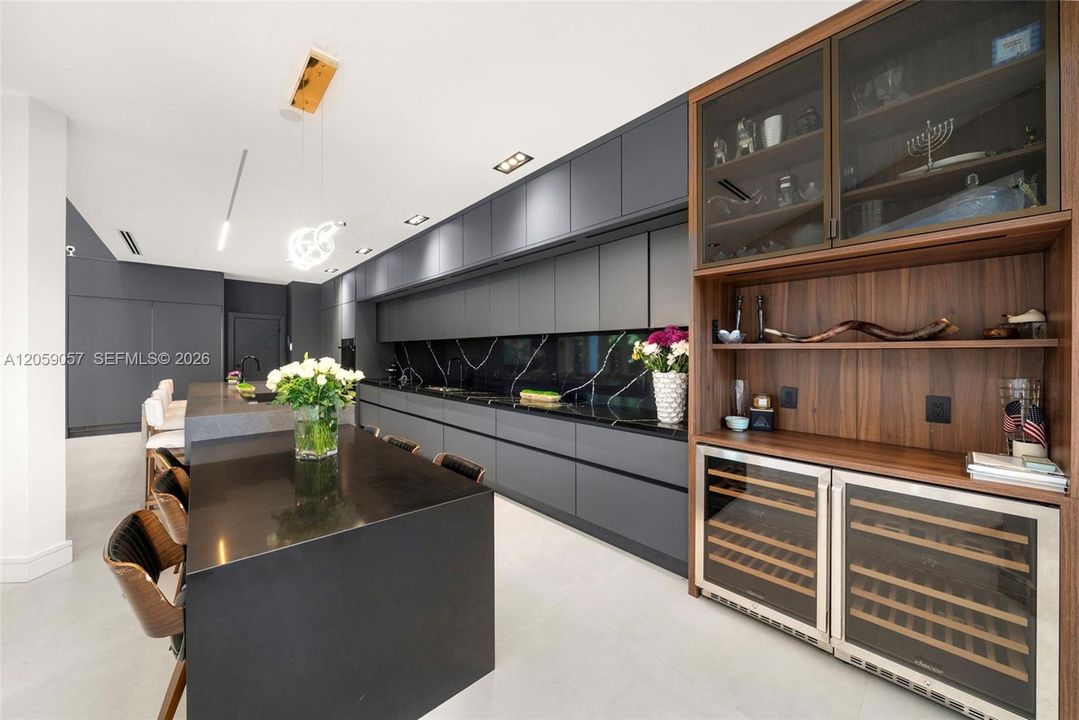 На продажу: $3,995,000 (5 спален, 3 ванн, 3403 Квадратных фут)