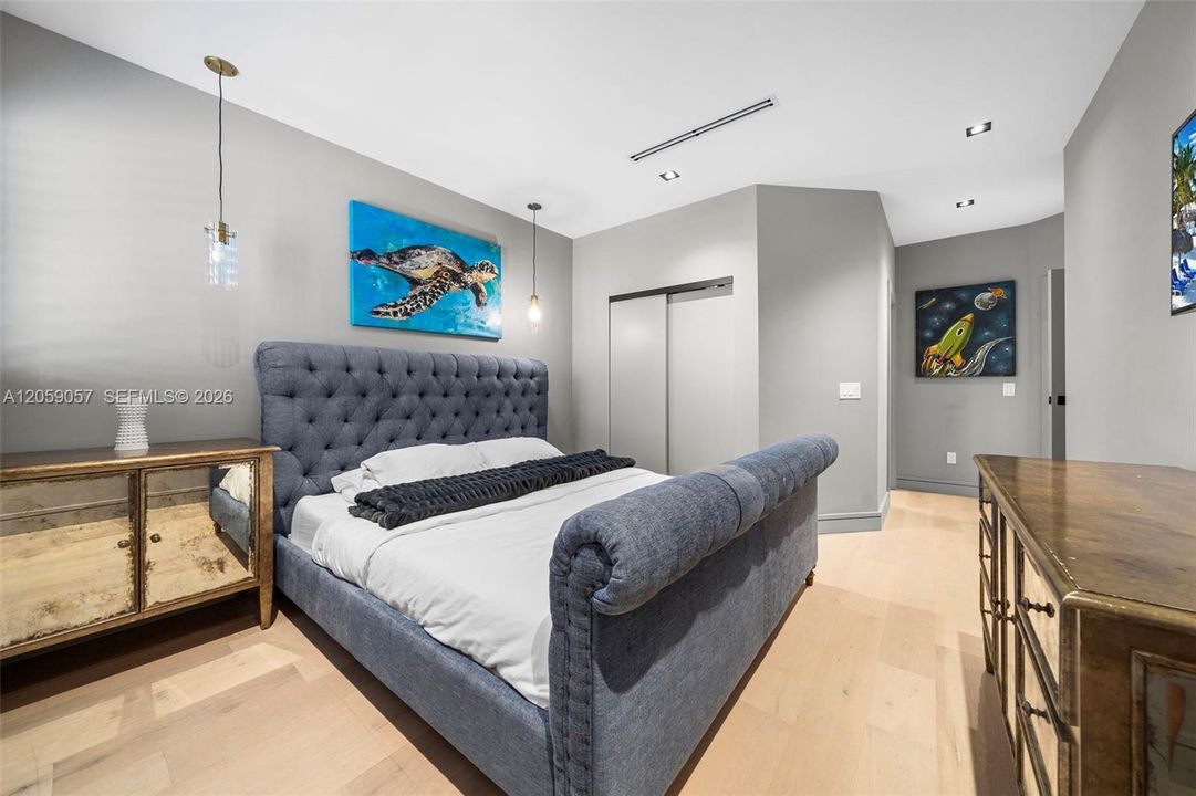 На продажу: $3,995,000 (5 спален, 3 ванн, 3403 Квадратных фут)