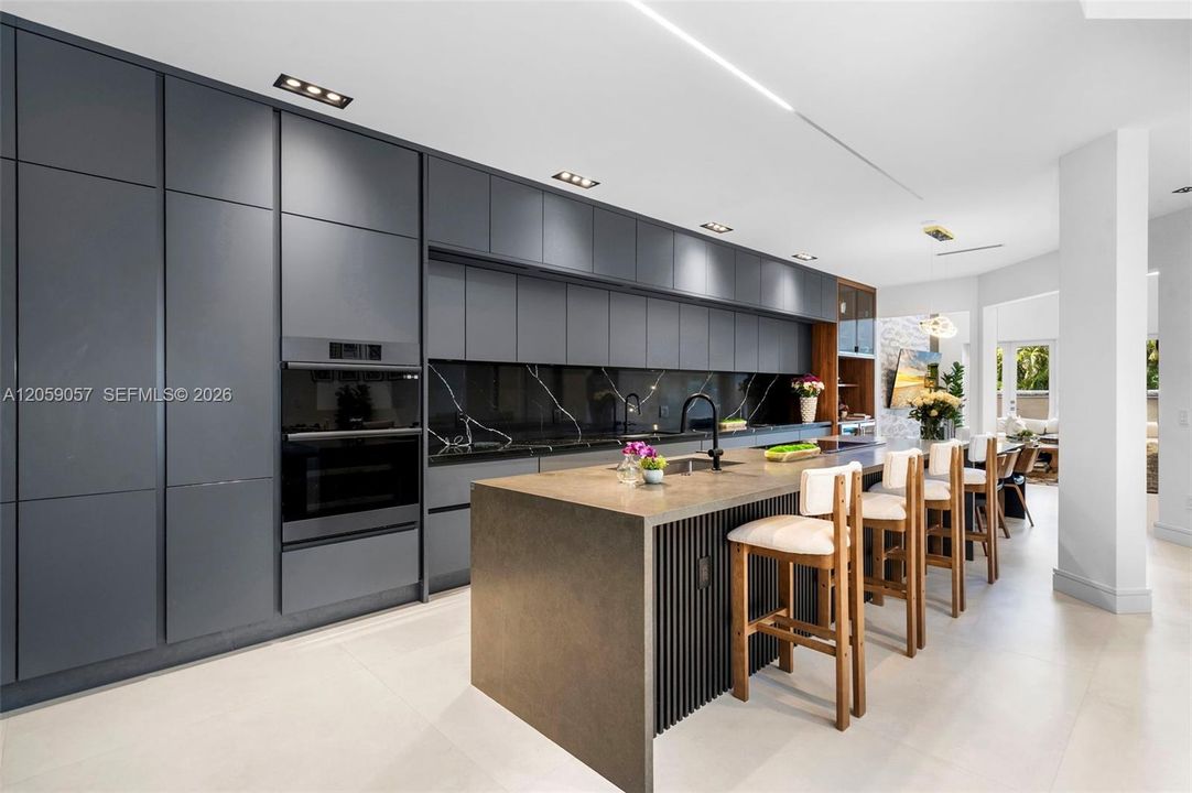 На продажу: $3,995,000 (5 спален, 3 ванн, 3403 Квадратных фут)