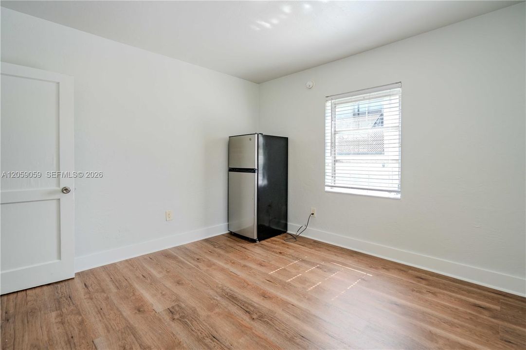 For Rent: $1,350 (0 beds, 1 baths, 400 Square Feet)