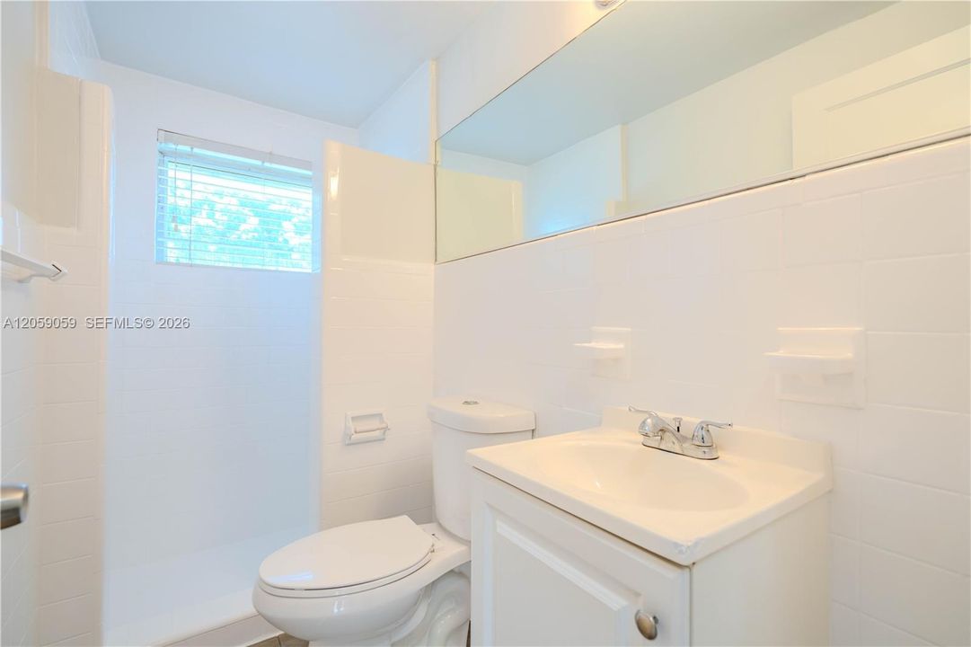 For Rent: $1,350 (0 beds, 1 baths, 400 Square Feet)
