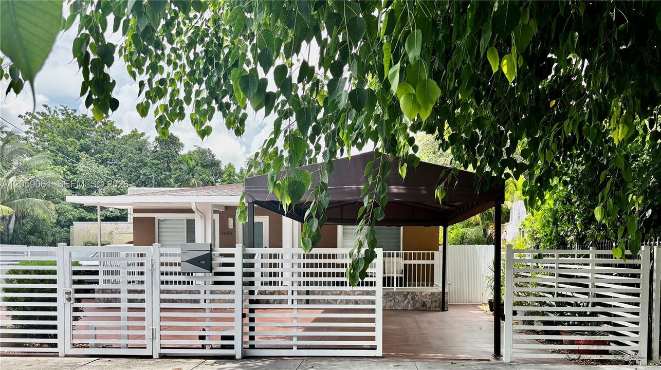 В аренду: $2,490 (2 спален, 1 ванн, 3259 Квадратных фут)