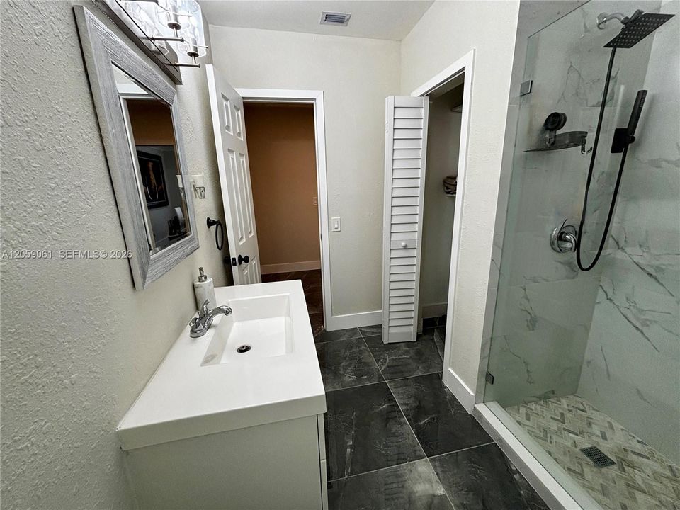 В аренду: $2,490 (2 спален, 1 ванн, 3259 Квадратных фут)