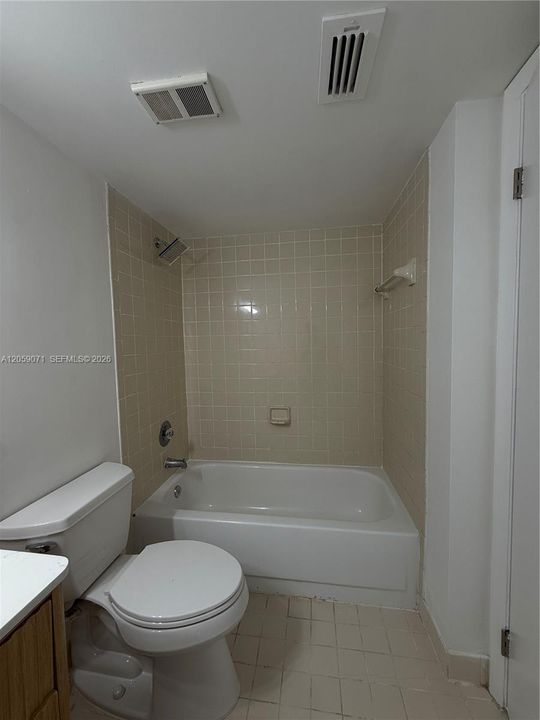 For Sale: $220,000 (1 beds, 1 baths, 841 Square Feet)