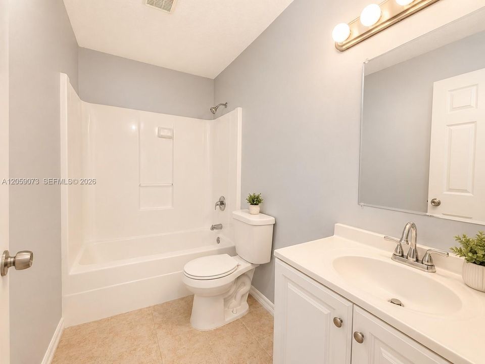 Activo con contrato: $209,950 (2 camas, 2 baños, 1078 Pies cuadrados)