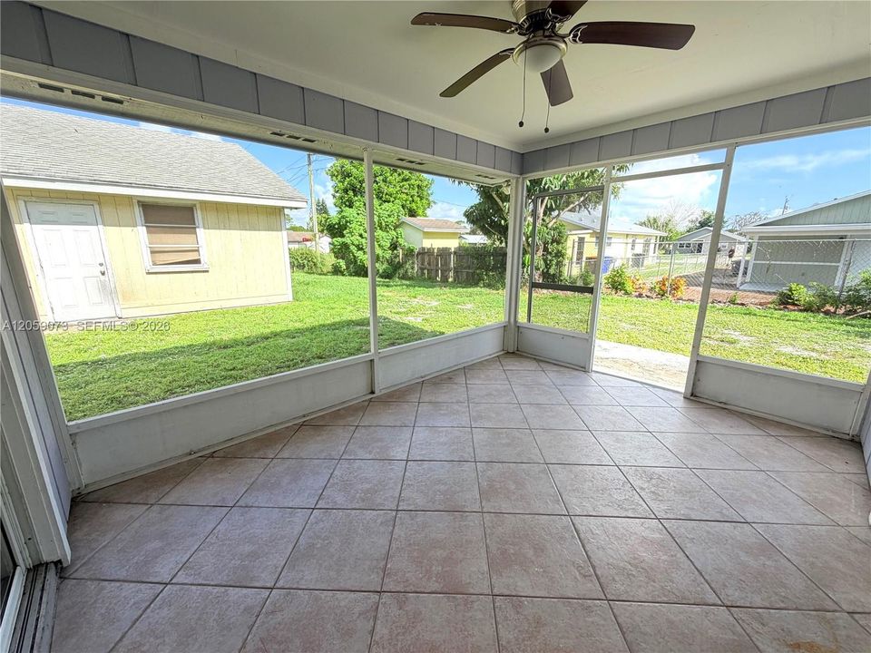 Activo con contrato: $209,950 (2 camas, 2 baños, 1078 Pies cuadrados)