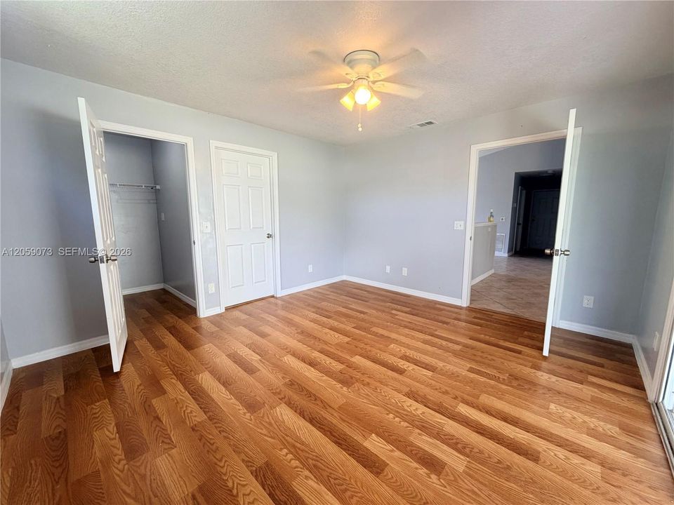 Activo con contrato: $209,950 (2 camas, 2 baños, 1078 Pies cuadrados)