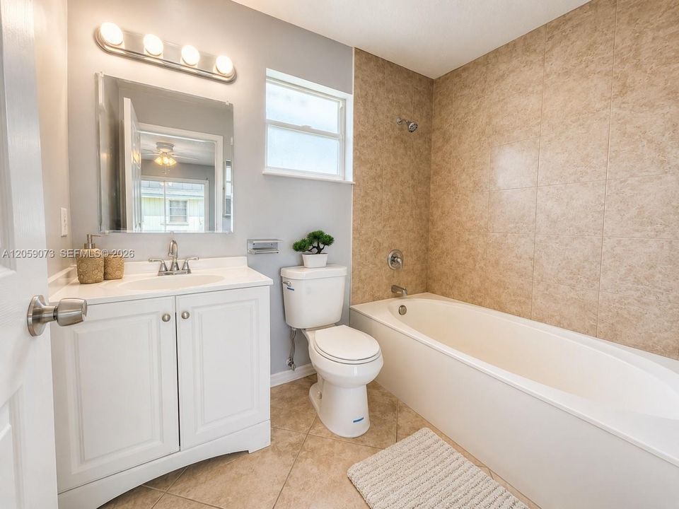 Activo con contrato: $209,950 (2 camas, 2 baños, 1078 Pies cuadrados)