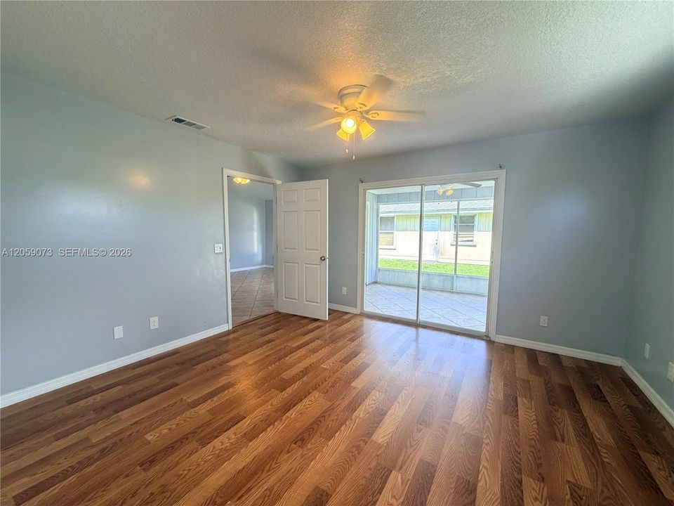 Activo con contrato: $209,950 (2 camas, 2 baños, 1078 Pies cuadrados)