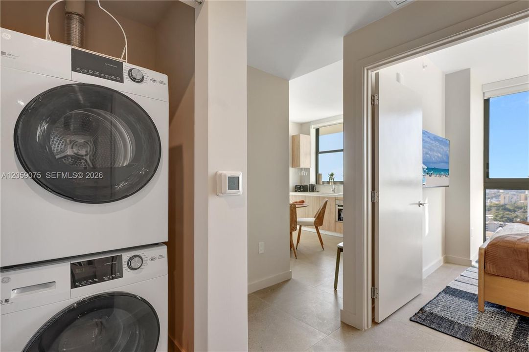 В аренду: $4,650 (2 спален, 2 ванн, 825 Квадратных фут)