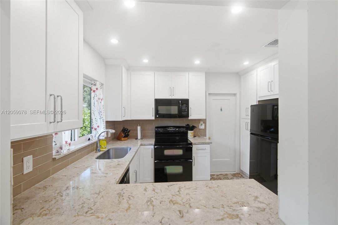 En Venta: $1,800,000 (2 camas, 2 baños, 1821 Pies cuadrados)