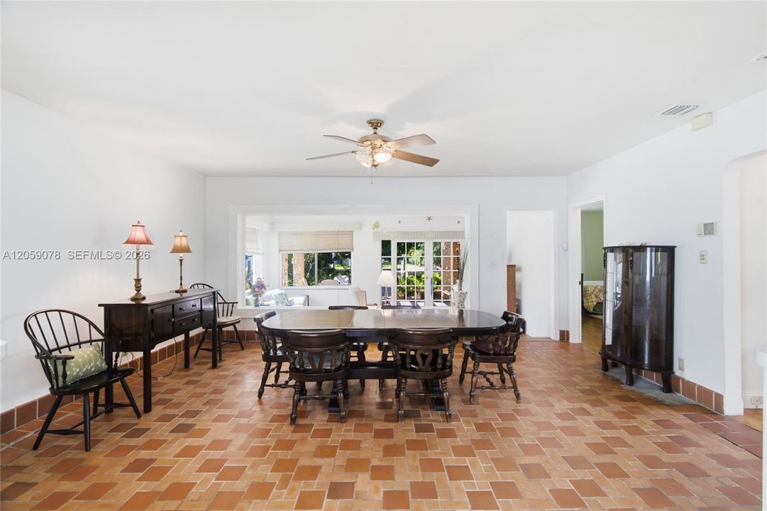 En Venta: $1,800,000 (2 camas, 2 baños, 1821 Pies cuadrados)