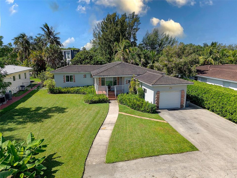 En Venta: $1,800,000 (2 camas, 2 baños, 1821 Pies cuadrados)