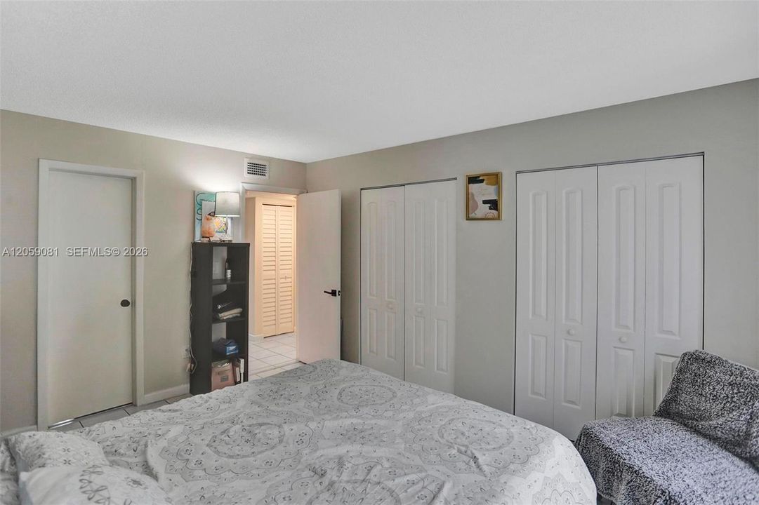 For Rent: $2,650 (2 beds, 1 baths, 1076 Square Feet)
