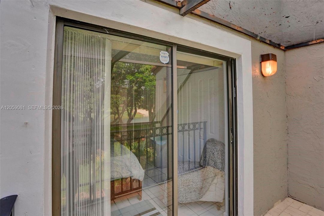 For Rent: $2,650 (2 beds, 1 baths, 1076 Square Feet)