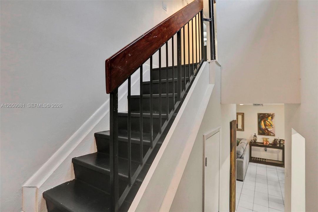 For Rent: $2,650 (2 beds, 1 baths, 1076 Square Feet)