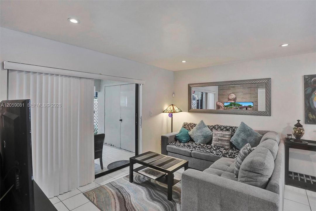 For Rent: $2,650 (2 beds, 1 baths, 1076 Square Feet)
