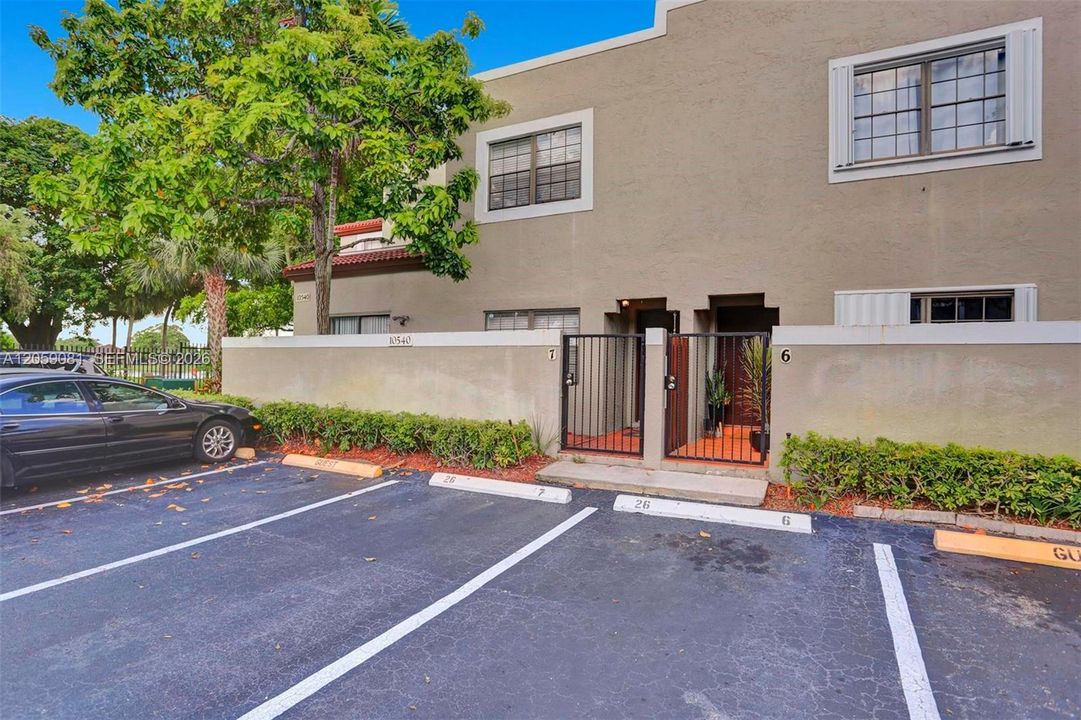 For Rent: $2,650 (2 beds, 1 baths, 1076 Square Feet)