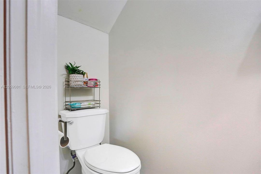 For Rent: $2,650 (2 beds, 1 baths, 1076 Square Feet)