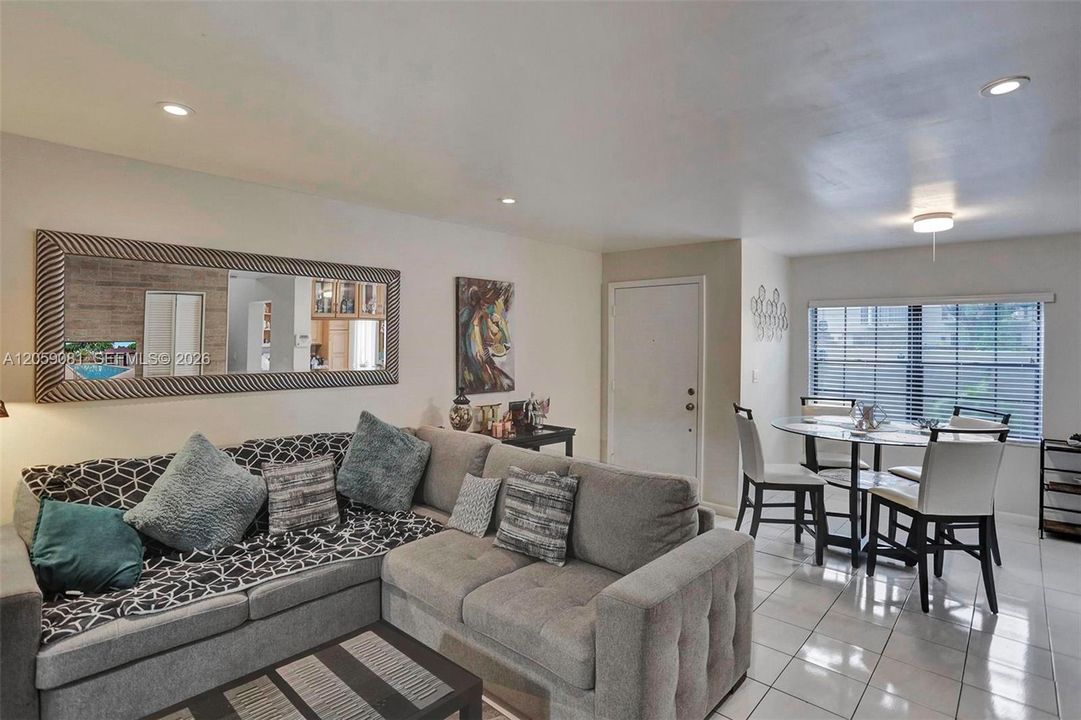 For Rent: $2,650 (2 beds, 1 baths, 1076 Square Feet)