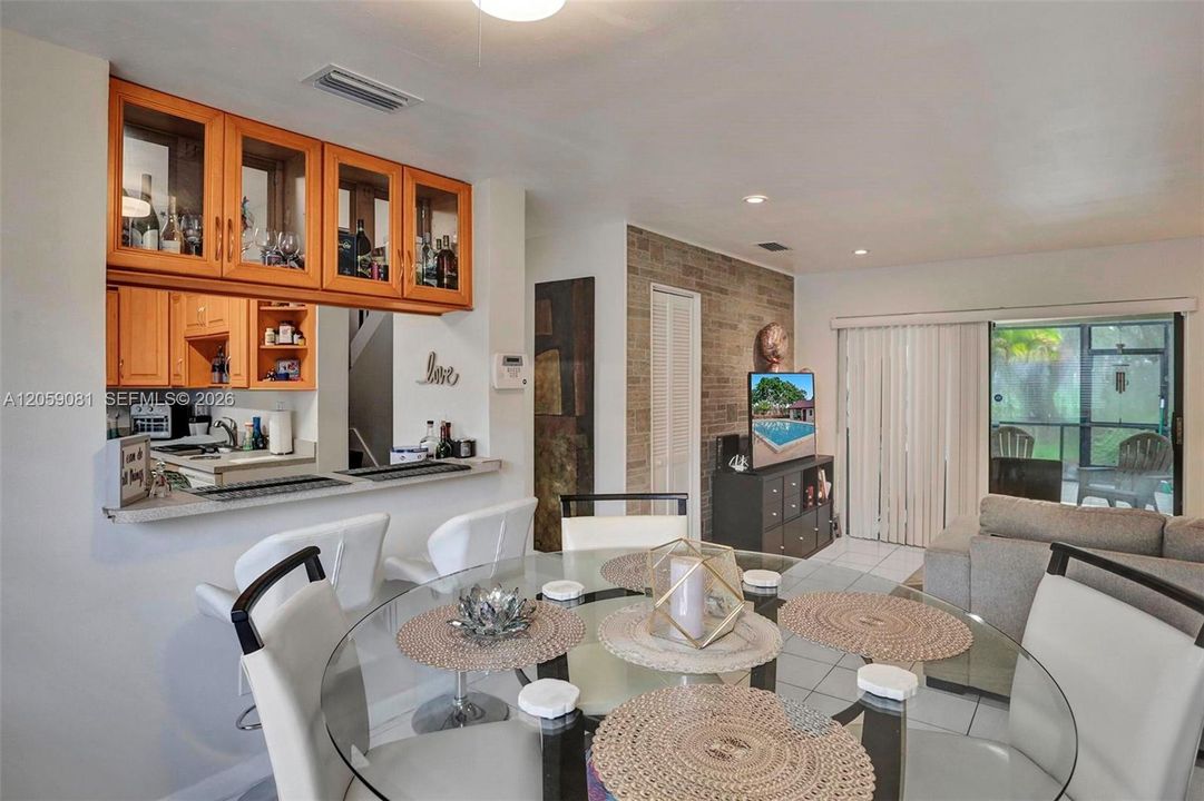 For Rent: $2,650 (2 beds, 1 baths, 1076 Square Feet)