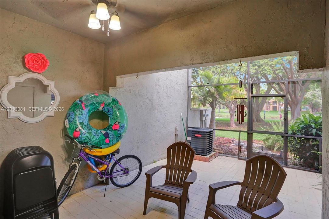 For Rent: $2,650 (2 beds, 1 baths, 1076 Square Feet)