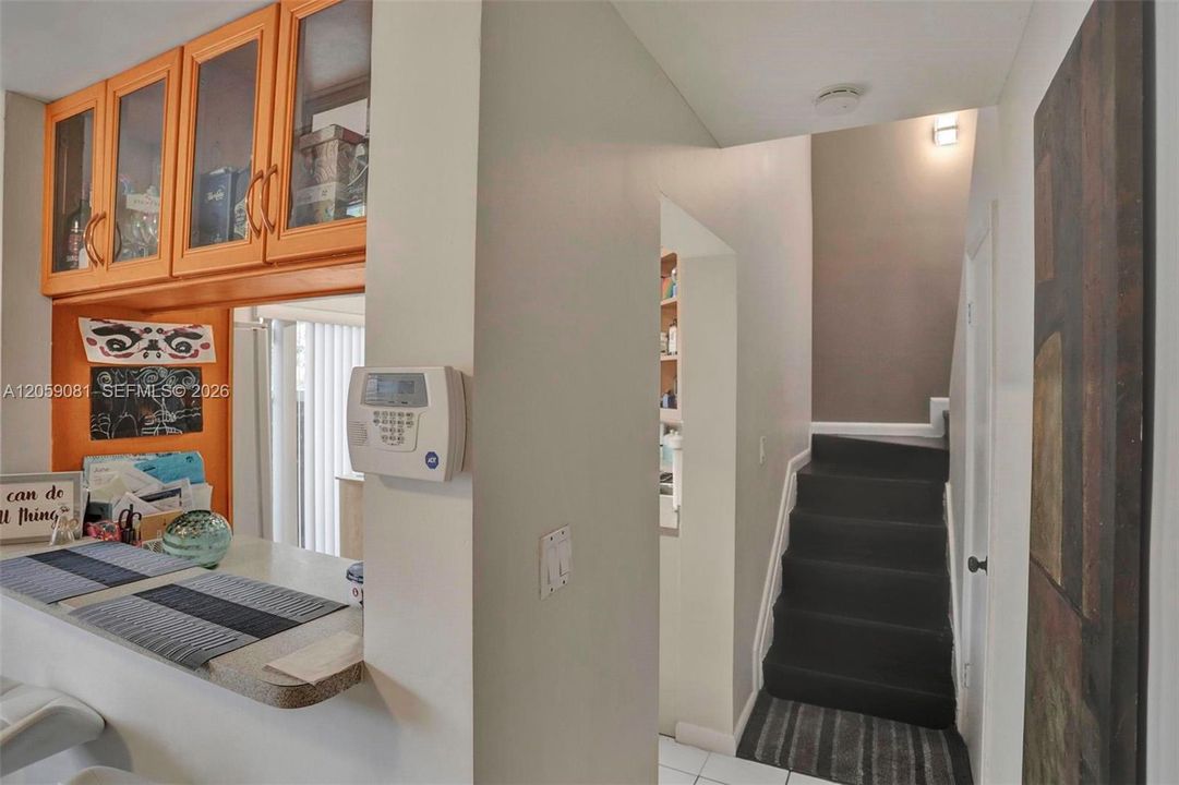 For Rent: $2,650 (2 beds, 1 baths, 1076 Square Feet)