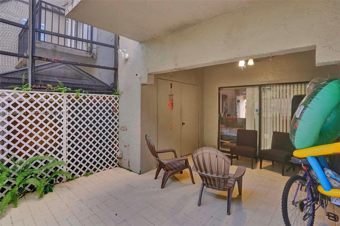For Rent: $2,650 (2 beds, 1 baths, 1076 Square Feet)