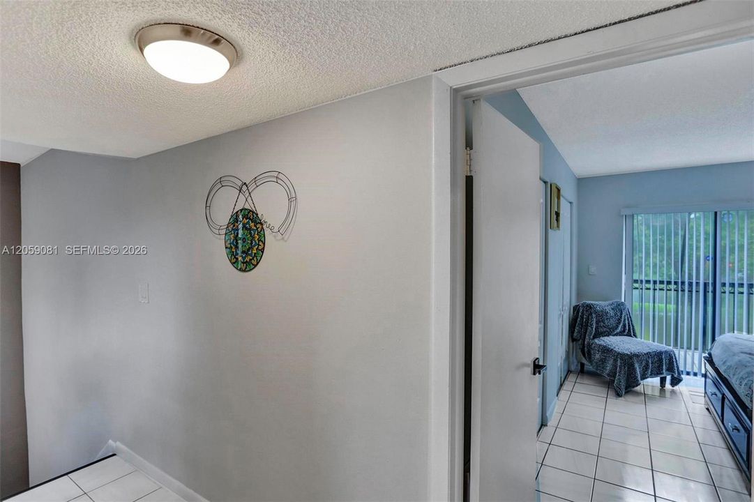 For Rent: $2,650 (2 beds, 1 baths, 1076 Square Feet)