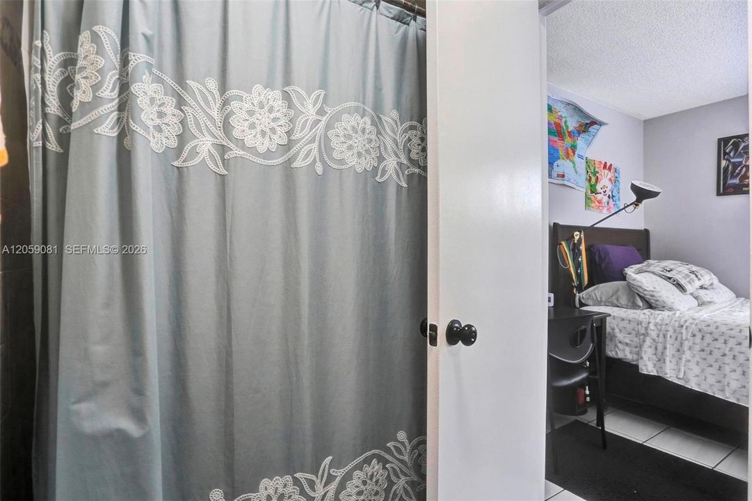 For Rent: $2,650 (2 beds, 1 baths, 1076 Square Feet)