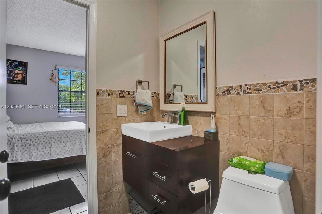 For Rent: $2,650 (2 beds, 1 baths, 1076 Square Feet)
