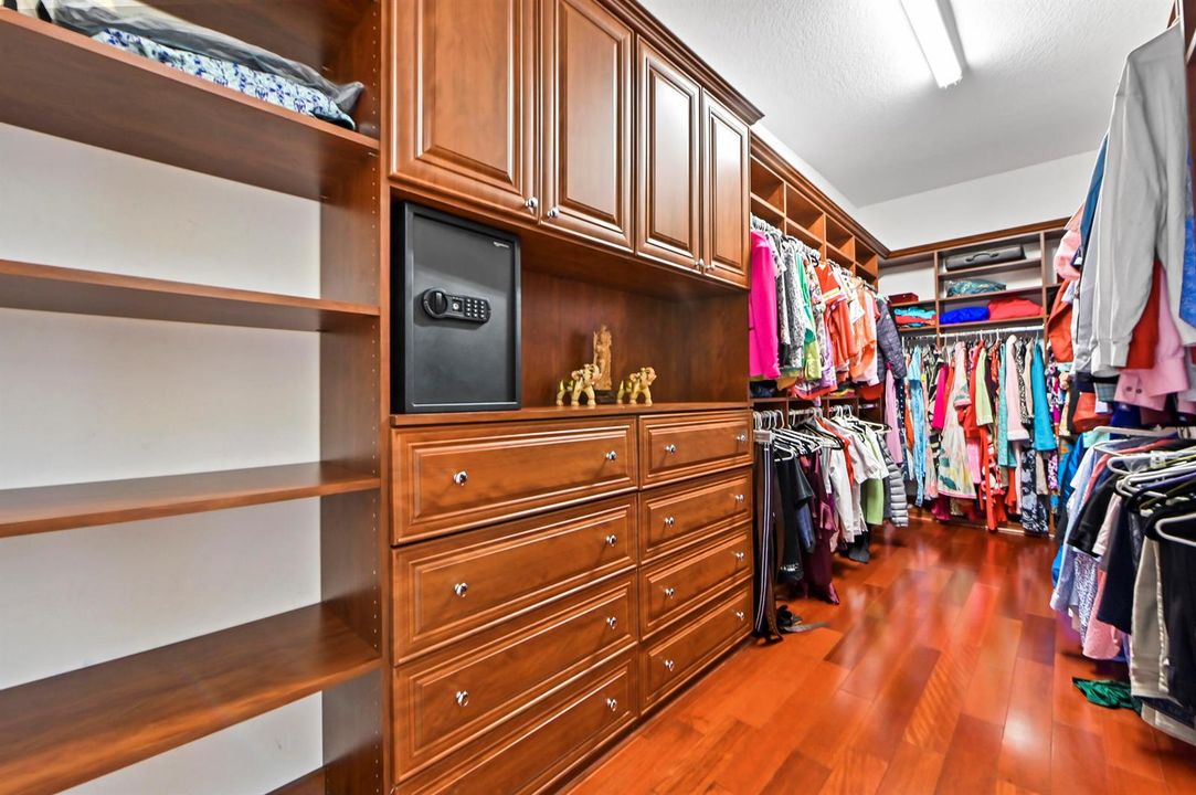 41 Closet 01